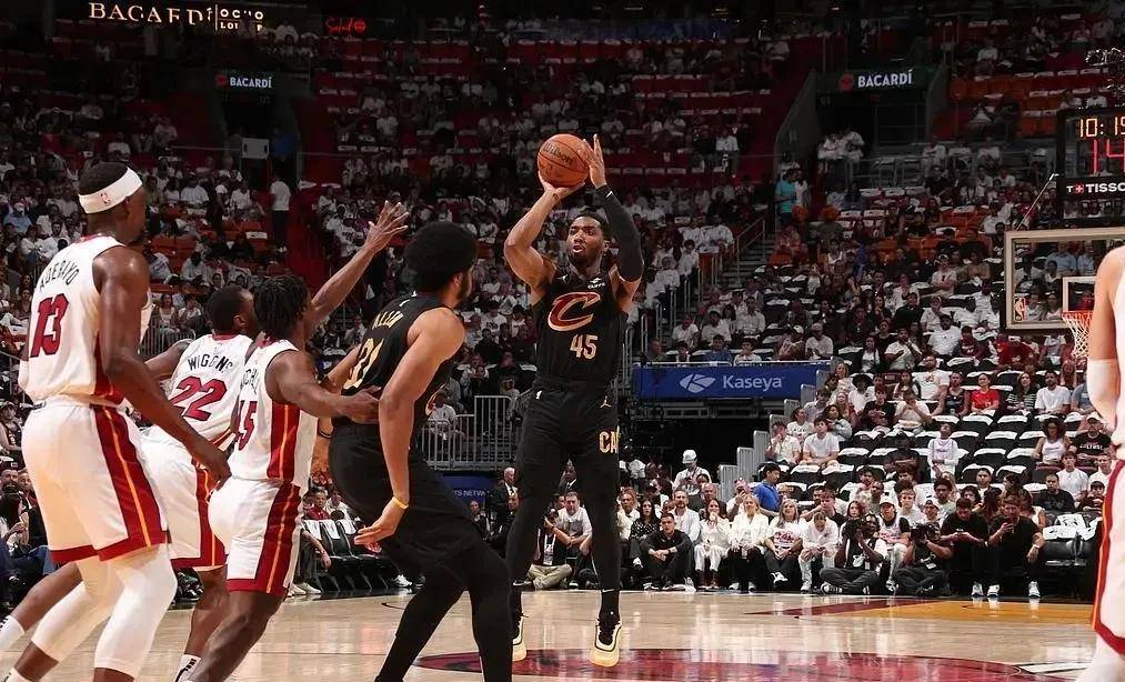 包含火箭胜开拓者：罗素微笑分率队华丽转身夺胜的词条