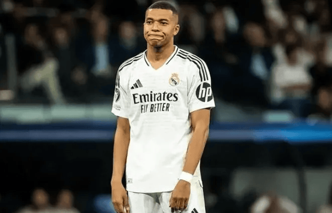  姆巴佩遭遇十五连败，FPX教练面临压力！