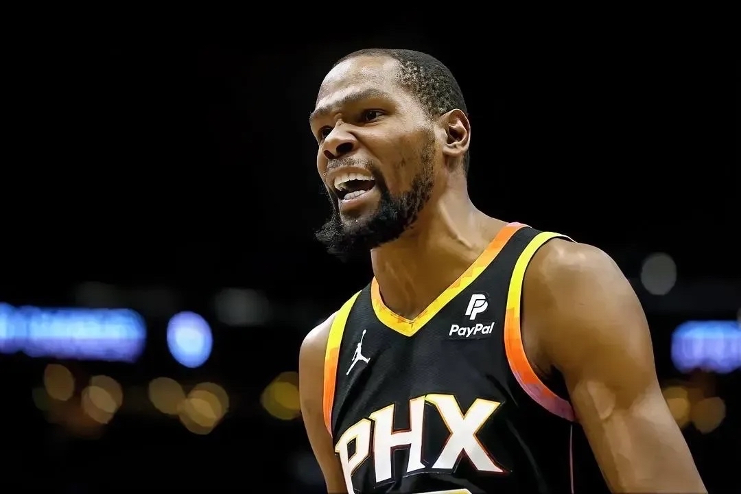 包含杜兰特迎来十赛季高光表现，老鹰球迷沸腾！的词条